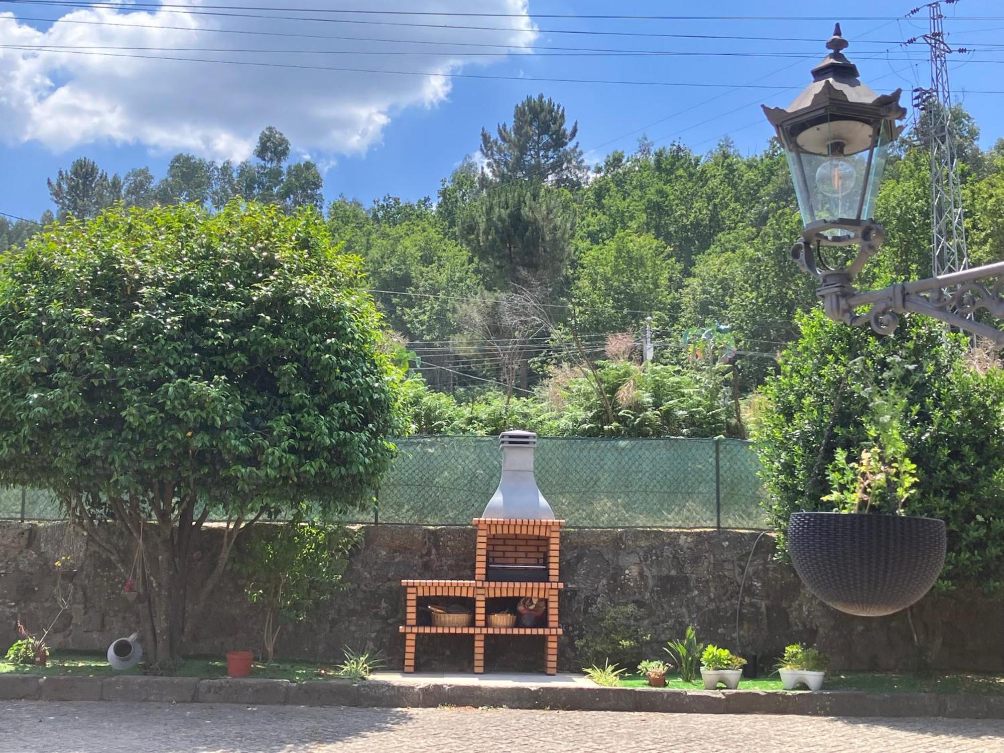 Bergui Guesthouse - Em Guimaraes Desde 2017 Buitenkant foto