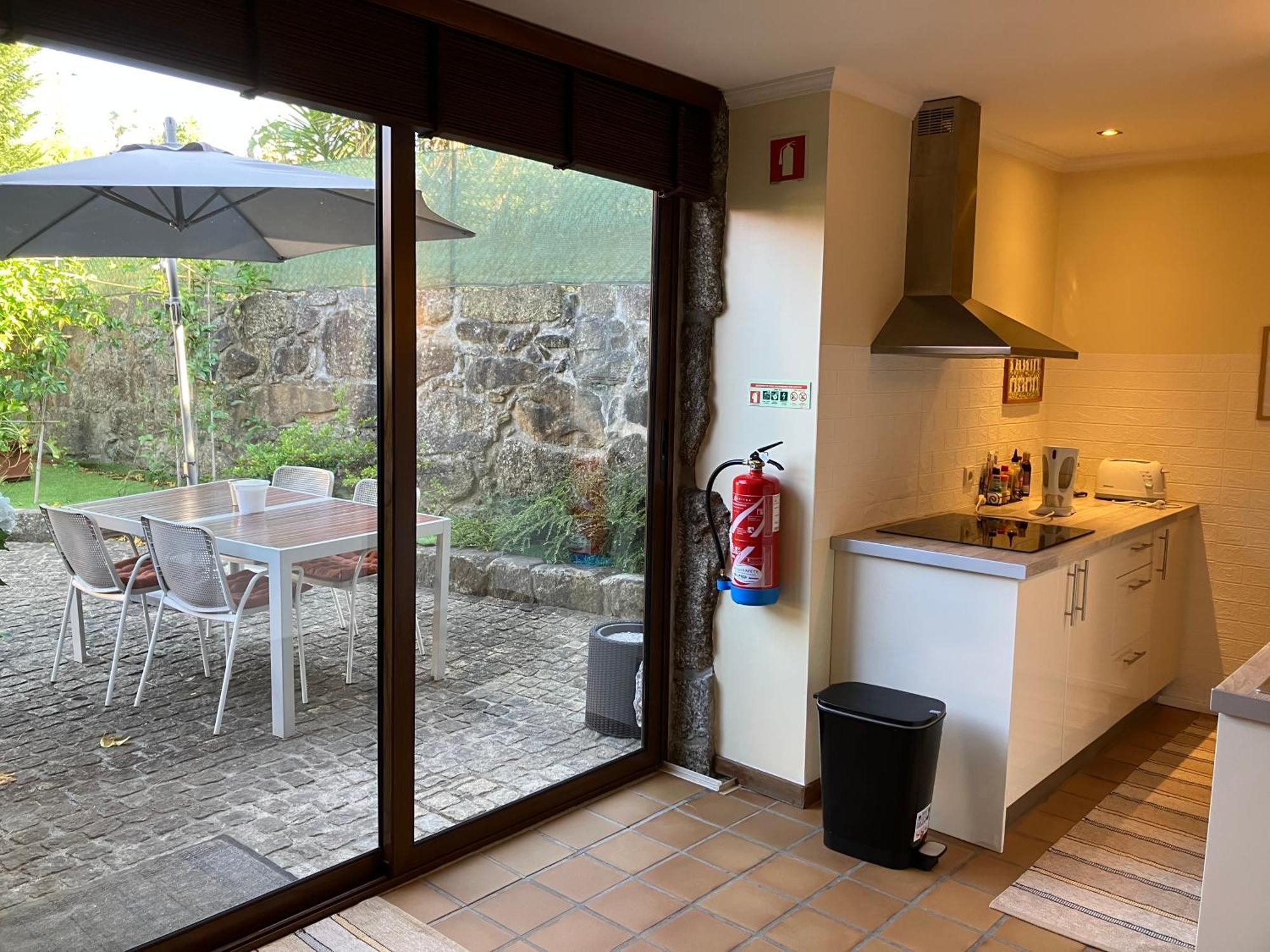 Bergui Guesthouse - Em Guimaraes Desde 2017 Buitenkant foto