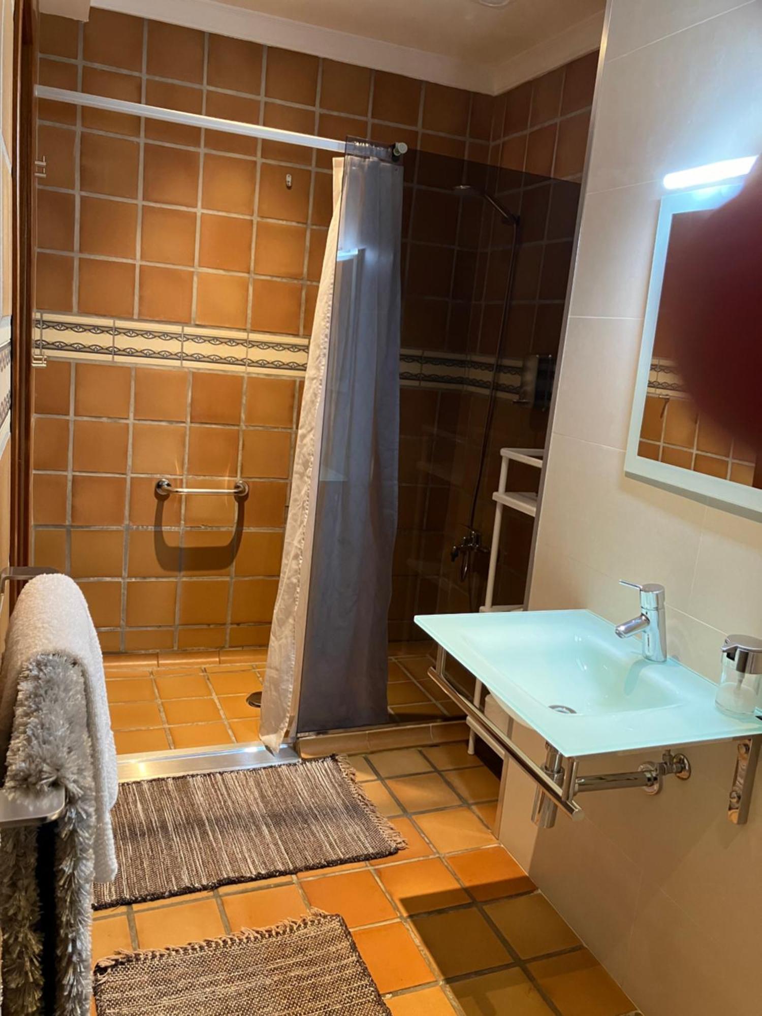 Bergui Guesthouse - Em Guimaraes Desde 2017 Buitenkant foto