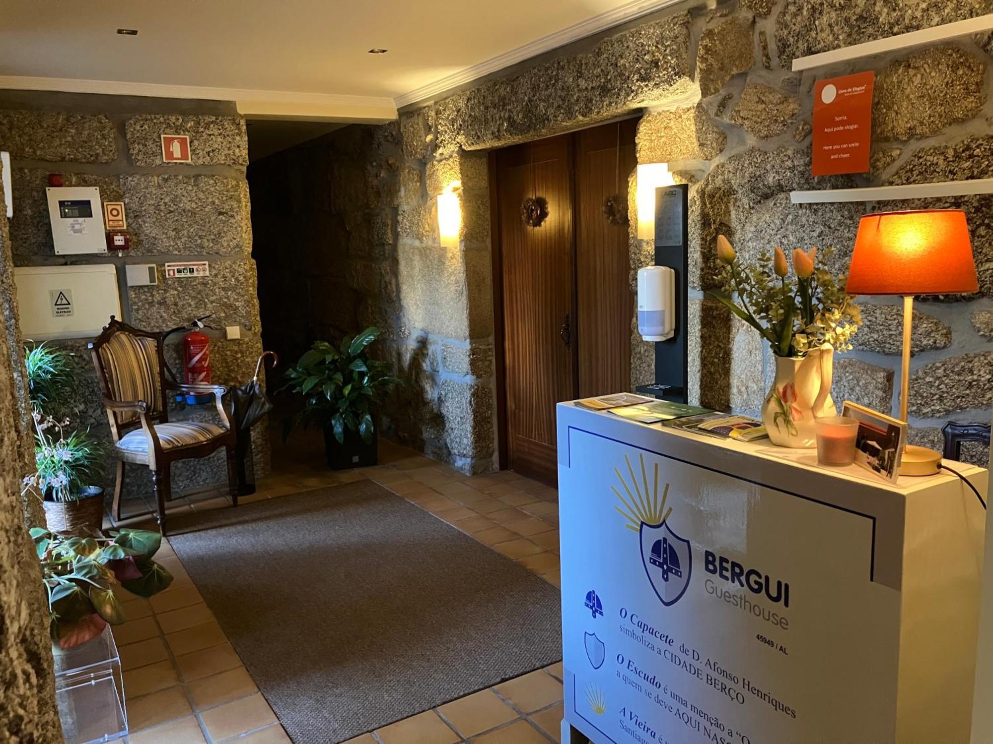 Bergui Guesthouse - Em Guimaraes Desde 2017 Buitenkant foto